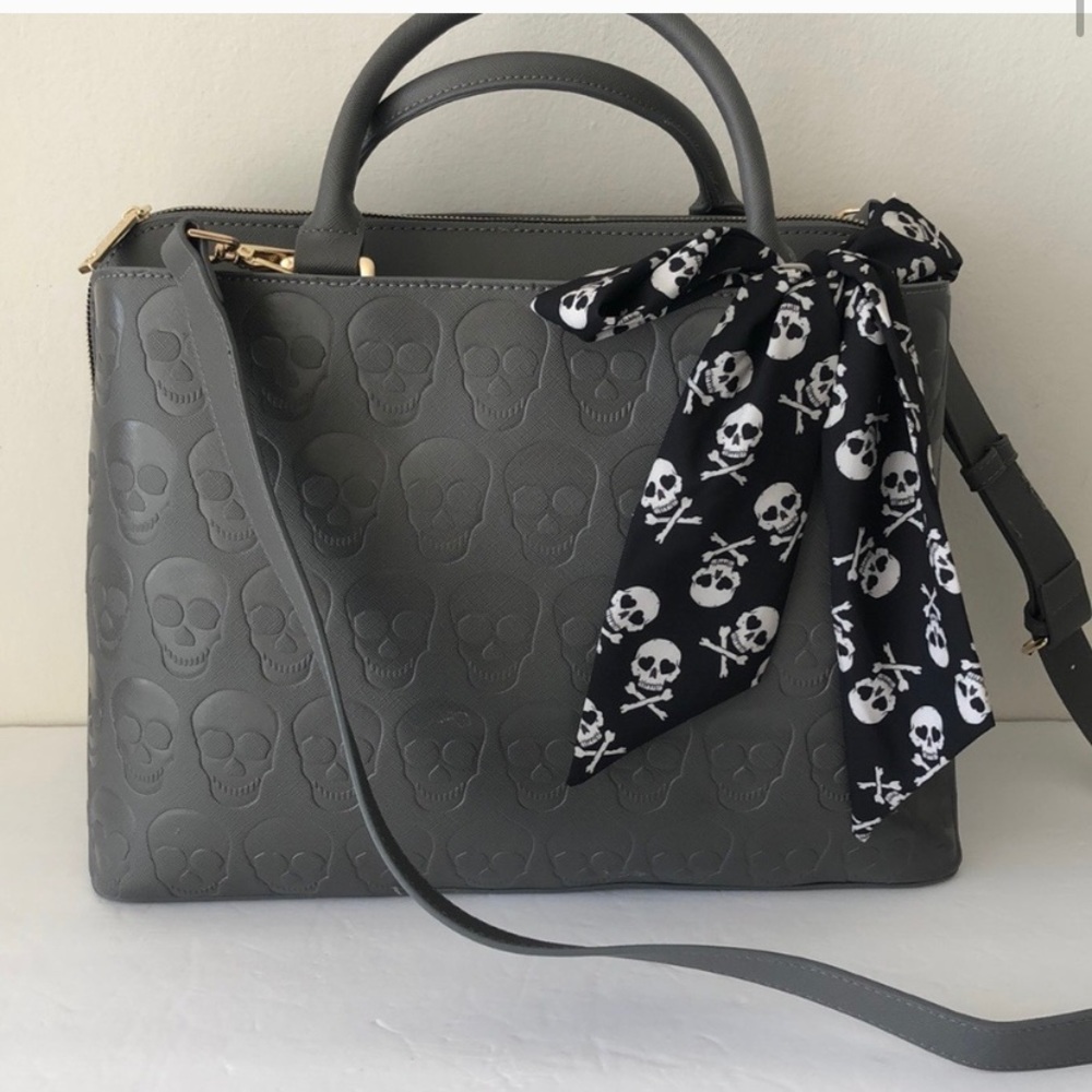 Betsey Johnson Skull Handbag Grey w Scarf Purse